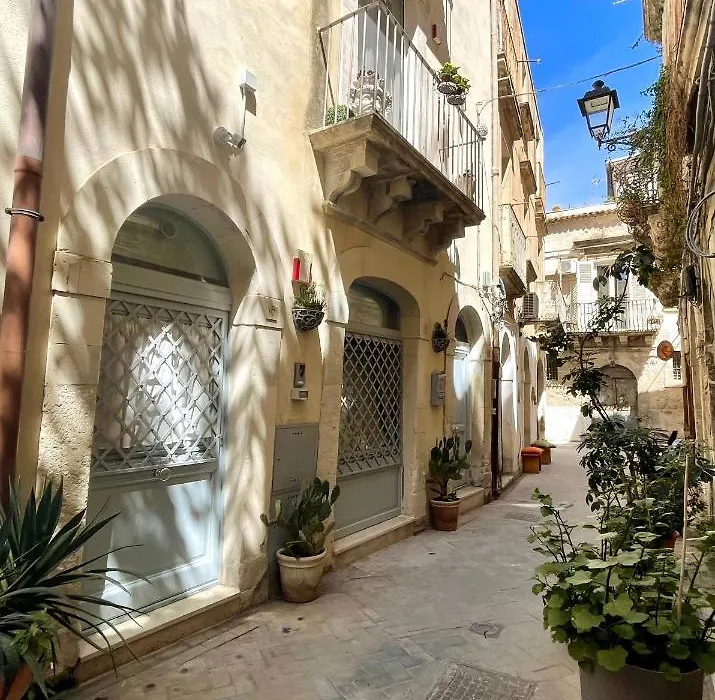 Ortigia Maam Apartment-1