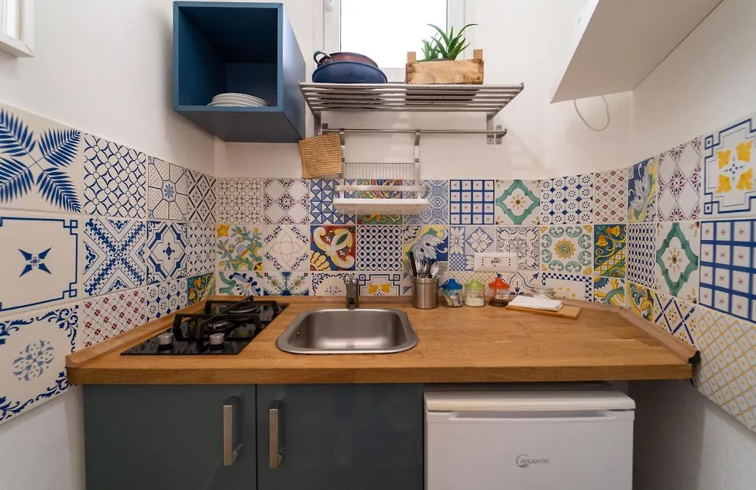Guesthost - Casa Borbonica Cozy Apartment In Ortigia Ground Floor-1