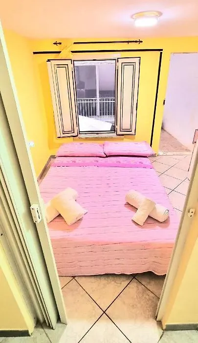 Independent Room Near Ortigia Island-1