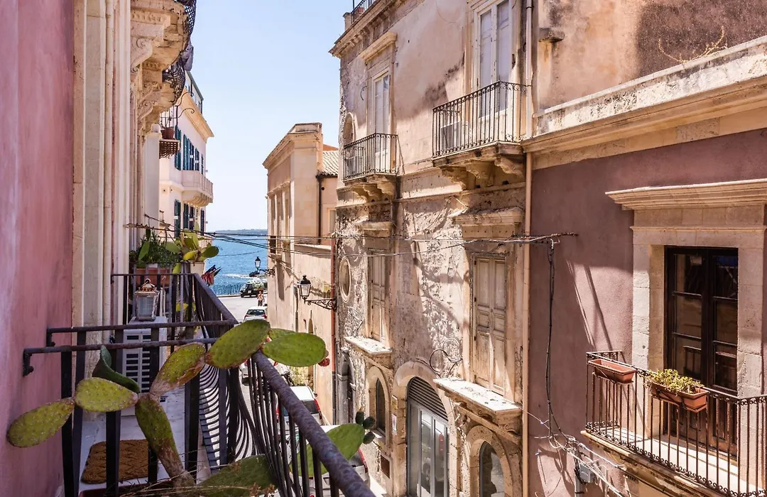 Palazzo Bozzanca Apartments by Wonderful Italy-1
