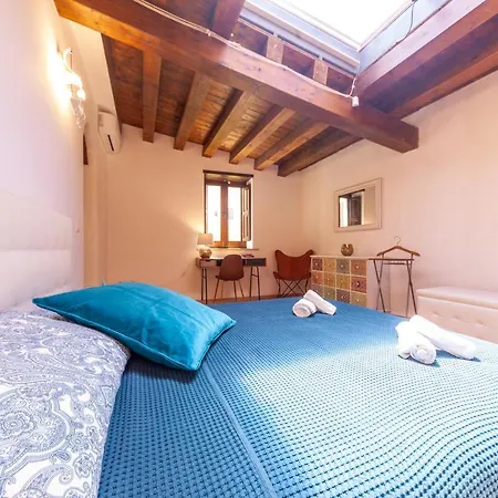 Vakalu-Piazza Duomo Charming Apartment-3