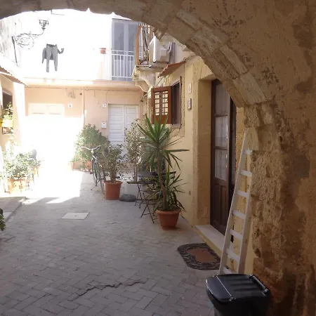 Casa Gaia Ortigia Holiday Home-3