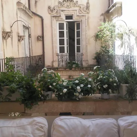 Ortigia Family House-2