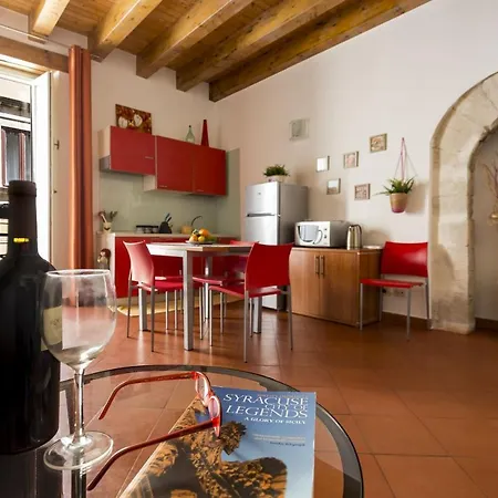 Salomone Apartments II By Wonderful Italy-2