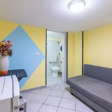 Independent Room Near Ortigia Island-3