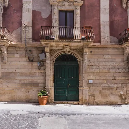 Palazzo Bozzanca Apartments by Wonderful Italy-2