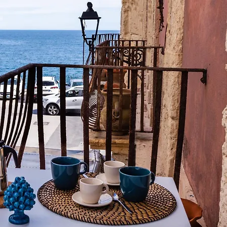 Palazzo Bozzanca Apartments by Wonderful Italy-3