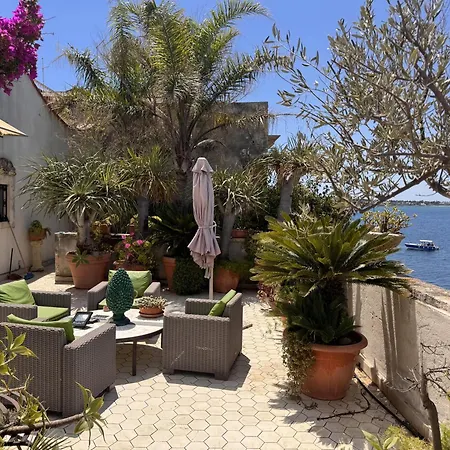 Maniace Suites Terrace Sea View-2