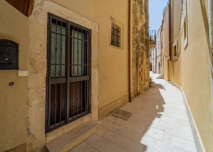Guesthost - Casa Borbonica Cozy Apartment In Ortigia Ground Floor Syracuse