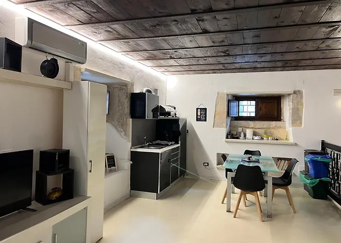 le c'Ortigiane di via mergulensi Syracuse