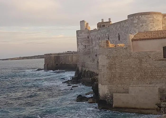 Alle Porte del Castello Maniace Syracuse