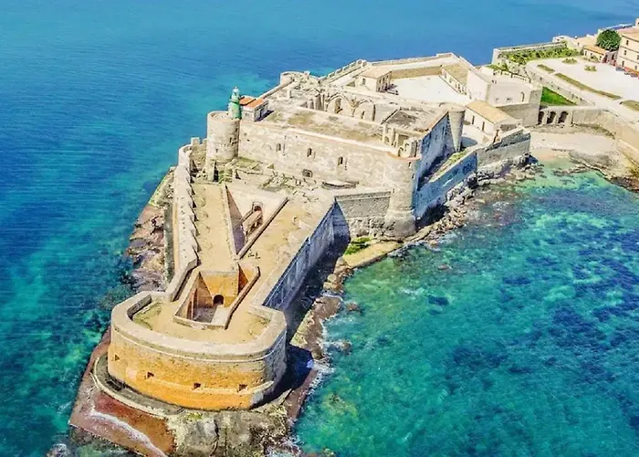 Independent Room Near Ortigia Island Syracuse