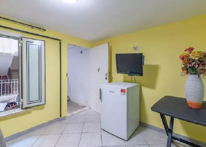 Independent Room Near Ortigia Island Syracuse