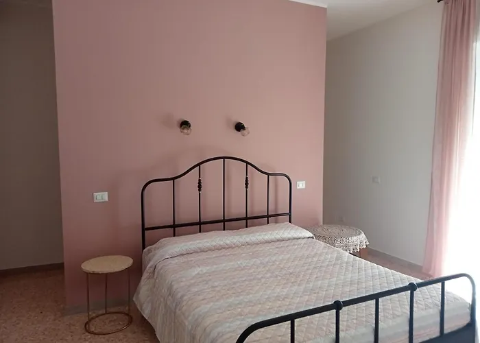 Appartamento MI SCIALAI - Teatro a 150 mt - Museo a 250 mt -Ortigia 1500 mt Syracuse