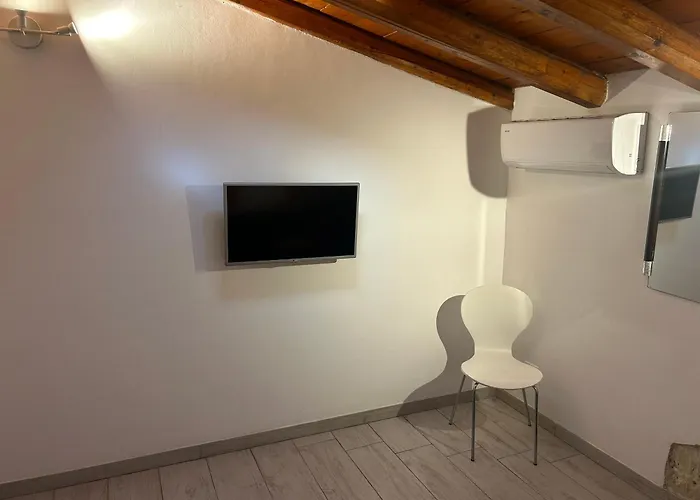 Deni'S Apartments Syracuse