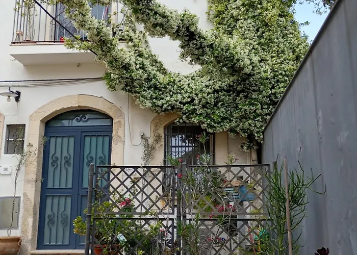 La casetta del cortile Syracuse